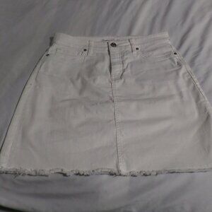 Tommy Bahama White Denim Skirt with Frayed Hem – Size 4